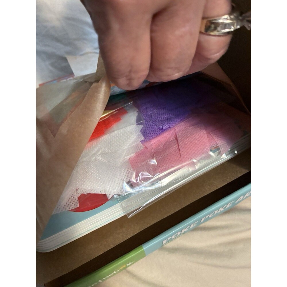 Poke Poke Art Ocean Animals Theme Mess-Free Fabric Art Jack-in-the-box Ages 4-8 - Picture 3 of 5